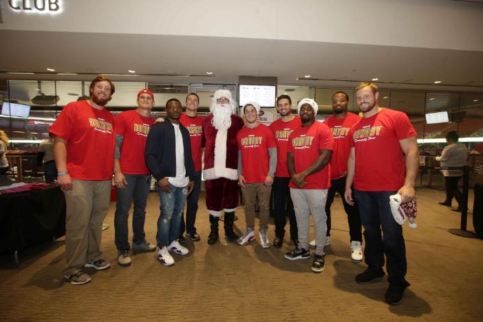 49ers and Convoy of Hope Spread Holiday Cheer to Community