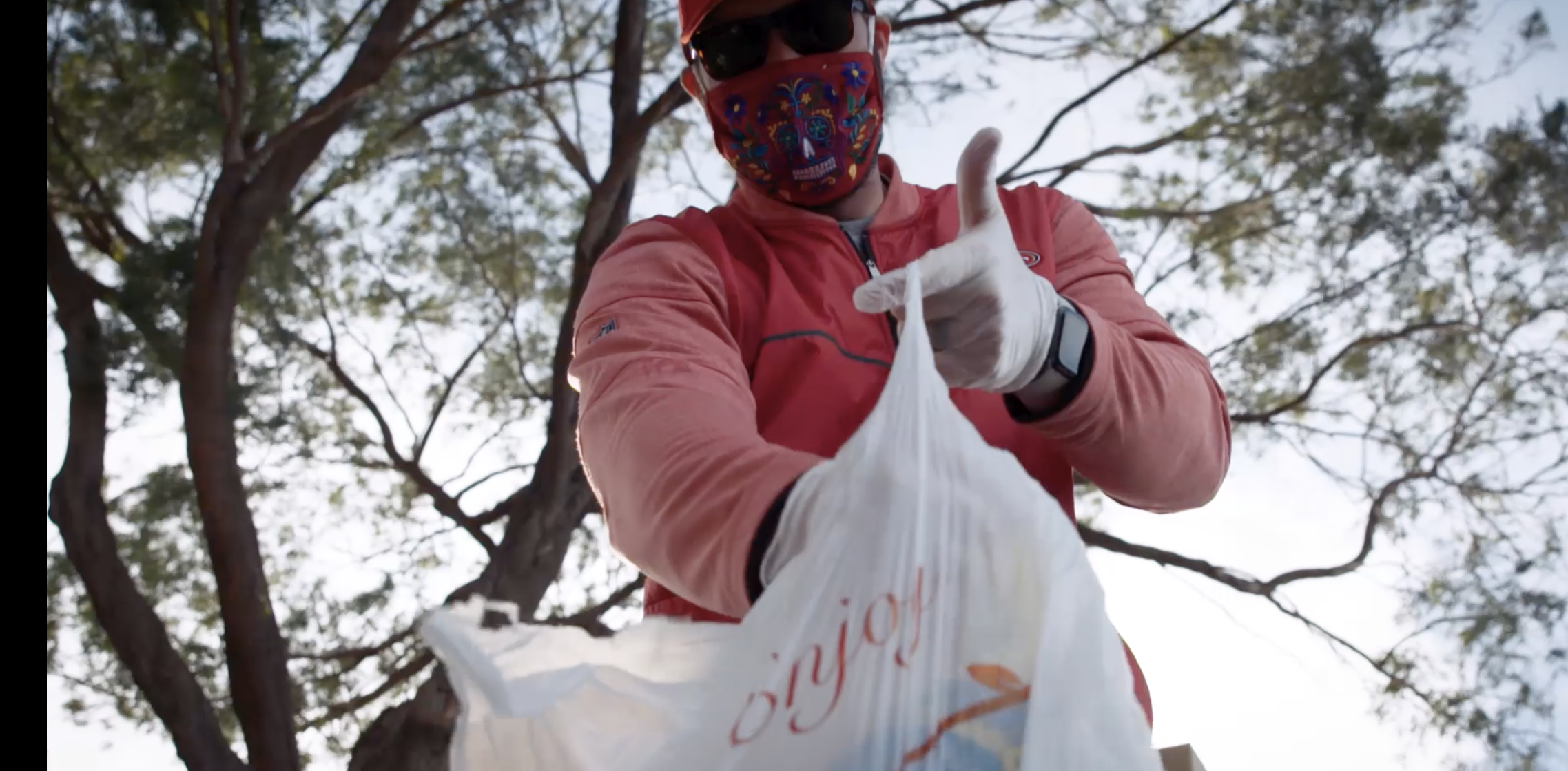 Jimmy Garoppolo, 49ers Players Donate to Second Harvest Food Bank